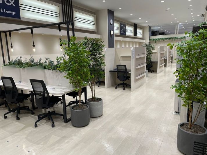 しきりのある席15 - MIRAIYA Bookmark Lounge 福津店