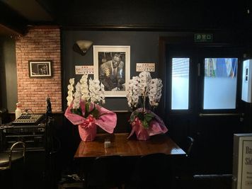 店舗壁面 - Shot Bar Sideway 【隠れ家】Jazz×Bar『Shot Bar Sideway』の室内の写真