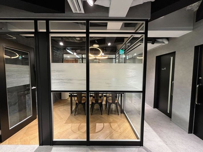 ミーティングルーム - ブリッジレンタルオフィス