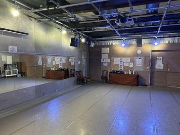 防音性に優れ、ダンスはもとより楽器練習も問題無し！無料の舞台照明がパフォーマンス練習を盛り上げます！ - 文化創造空間 Atelier泉野