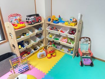 【おもちゃセット完備】
お子様と過ごしやすいスペースです♪ - 親子サロン-LaPark-(ラパーク) 関目店 パーティースペースの設備の写真