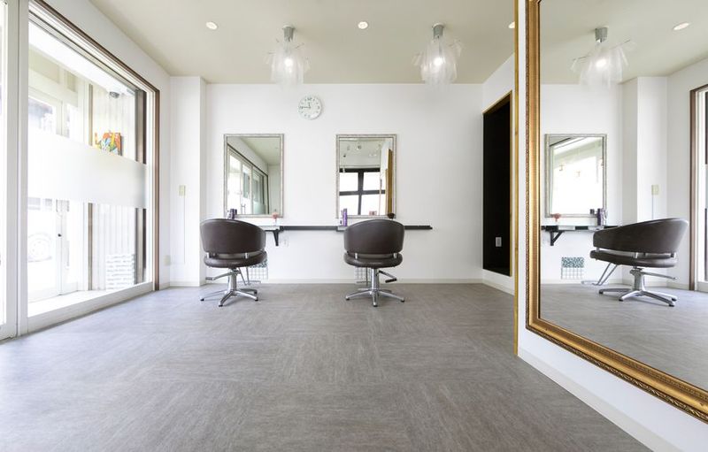 フリーランス　シェアサロン　セット面３　ヘア/メイク - レンタルシェアサロンUZI東松戸