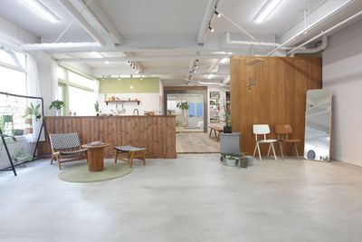 ポップアップや展示会にも使いやすいワンフロア - luumu.tokyo Shimomaruko レンタルスペースの室内の写真