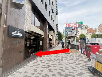 茅場町3番出口から目の前です - VORT SPACE 茅場町 7階　個室ブースNo.13の外観の写真