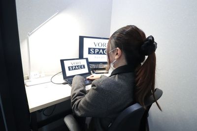 VORT SPACE 茅場町 7階　個室ブースNo.8（外部モニター付き）の室内の写真