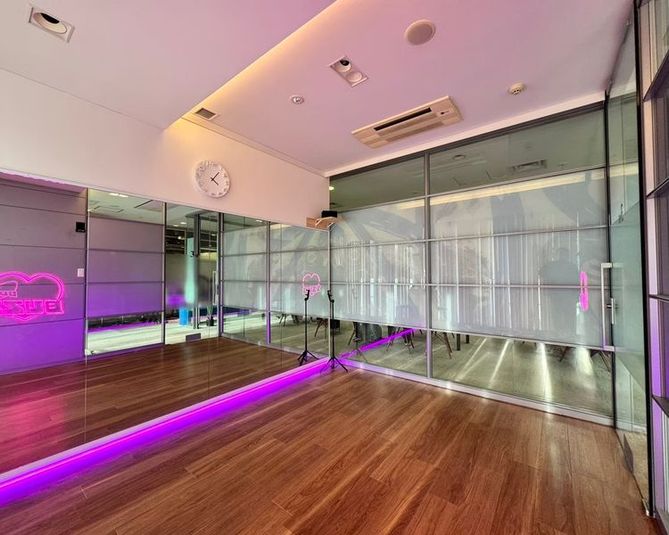 3st - 福岡本店　レンタルスタジオ　STUDIO BUZZ