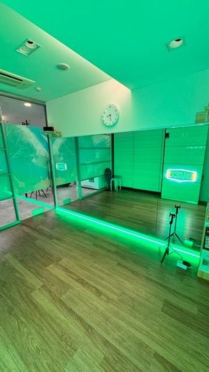 4st - 福岡本店　レンタルスタジオ　STUDIO BUZZ