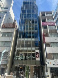 大津通から入江通に入ってすぐのビル。
1FにAVEDAさんが入ってます。 - 脱毛・セルフホワイトニングサロン　RE レンタルサロン　自動ベッド付き個室ルーム【deux】の外観の写真