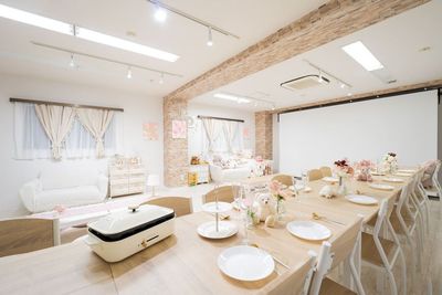 リニューアルした内装でパーティー！ - Moffroom🧸«池袋店»🧸 MAX40名‼️巨大スクリーン大人数パーティー«池袋西口»の室内の写真