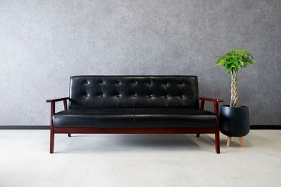 三人掛けソファー追加しました！ - STUDIO QOQO STUDIO QOQO【スタジオ ココ】大阪あびこ店の設備の写真