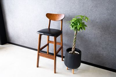 モデル撮影にぴったりな
座面高さ70cmの椅子あります！ - STUDIO QOQO STUDIO QOQO【スタジオ ココ】大阪あびこ店の設備の写真