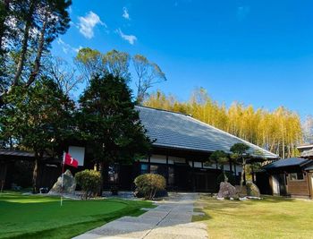 庭のパッティング練習グリーン。
 - 200年の歴史を持つ古民家です｜武家屋敷「ながやもん」ある 200年の歴史を持つ古民家｜武家屋敷「ながやもん」あるの外観の写真