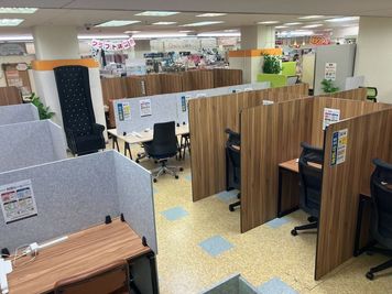 コインスペースパティオ本八幡店 1人用席（通話・会話OK）の室内の写真