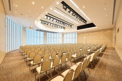 シアター
--- 330席 - 大阪会議室 ブリーゼプラザ　ホール＆カンファレンス 小ホールの室内の写真