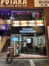 心斎橋sports bar BASE 立地最強！カフェ、バー、カラオケ利用ができるレンタルスペース！の入口の写真