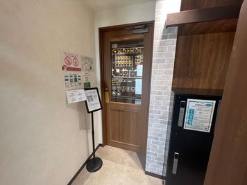 いいオフィス五反田駅前 【五反田駅直結】1名個室（ブース24）の室内の写真