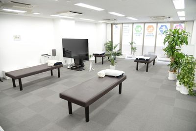 駅チカ！広々としたスペース！施術ベッド1台ご提供！ゆったりとした環境で施術いただけます！ - TOM Stretch浅草橋店