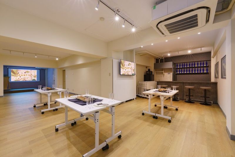 席数76のイベントスペース・貸会議室 - LAMP（ランプ） 御茶ノ水店