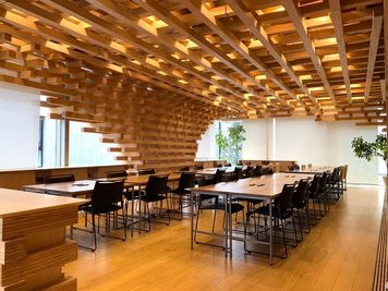 【原宿徒歩7分・明治神宮前徒歩3分】絶景が広がるレンタルスペース・建築家 隈研吾氏監修、国産ヒノキの印象的な組積デザイン - AEAJグリーンテラス