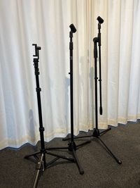 スマホ、譜面、マイクスタンドなど無料で利用可能 - 外苑ピアノサロンの設備の写真