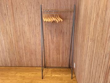ハンガーラック - AEAJグリーンテラス 3Fフロアの設備の写真