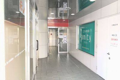 ビル入り口。 - 高崎白銀ビル貸し会議室 第三会議室【3名掛け最大24席】の入口の写真