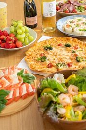 キッチン、IHコンロ、オープンレンジ、冷蔵庫ございます。お料理も楽しめます。 - レンタルスペース　『時の間』 駅徒歩2分！屋内スペースと屋外スペースのあるレンタルスペースの室内の写真