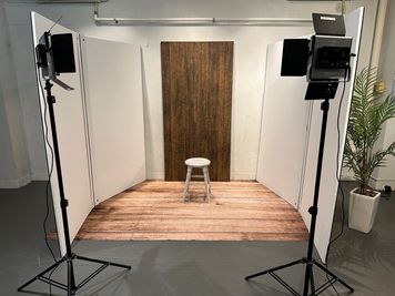 ポートレート
サブロクの化粧板
床材使用 - スタジオALOALO レンタルスタジオALOALOの設備の写真
