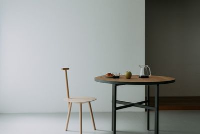 西向き壁 - Blend Living 【Blend Living】シンプルなデザインの自然光スタジオの設備の写真