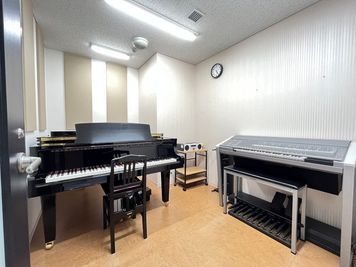 ヤマハミュージック直営教室!【西新駅徒歩4分】ピアノとエレクトーン両方演奏できるお部屋です♪ - 西新センター