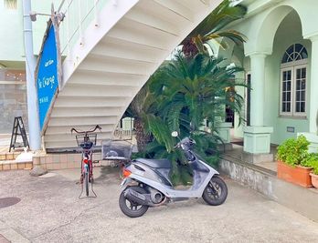 建物の階段下に自転車等も置くことが可能です。 - フォトスタジオ　アンナデイズ湘南店 フォトスタジオアンナデイズ湘南店の室内の写真