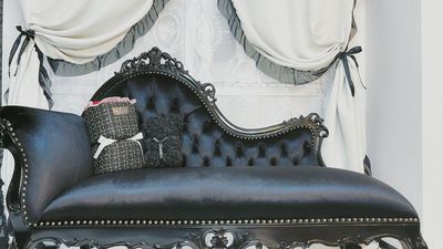 白に黒のフリルとリボンが可愛いカーテン背景での撮影も可能！ - 姫スタジオ（大名ゴシック店）の室内の写真