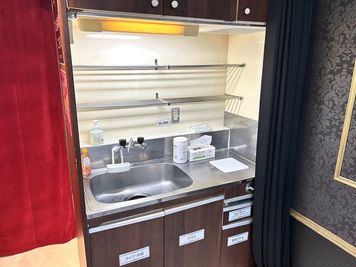 キッチンは撮影中は黒のカーテンで隠すことができます。 - 姫スタジオ（大名ゴシック店）の設備の写真