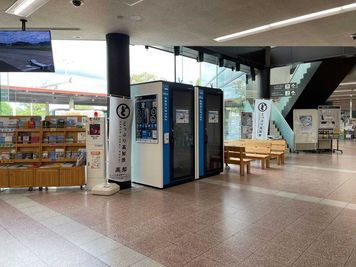 【テレキューブ】高知龍馬空港1F　到着ロビー (一般エリア)　視線と音を遮る、プライベートな集中環境。(240-01) - テレキューブ 高知龍馬空港 1F 到着ロビー (一般エリア)