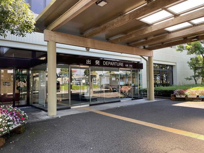 240-02 - テレキューブ 高知龍馬空港 1F 到着ロビー (一般エリア)