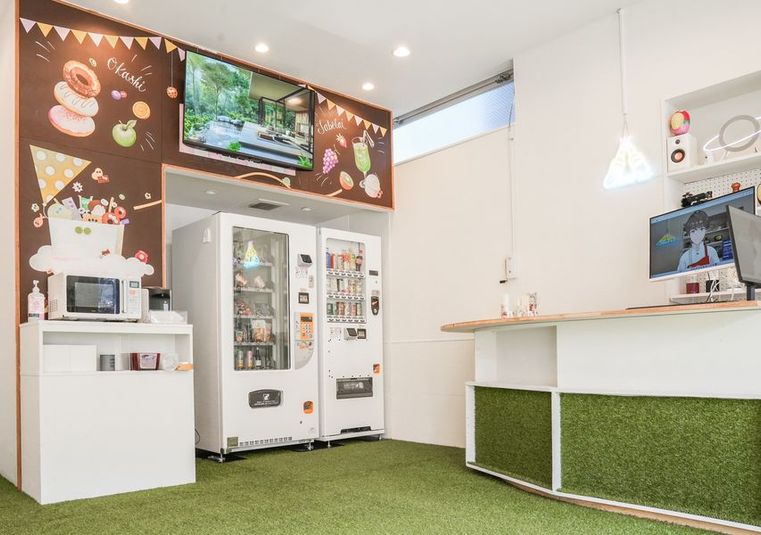 自販機・駄菓子食べ放題付のレンタルスペース - アバター菓フェ　OKASHI tabetai