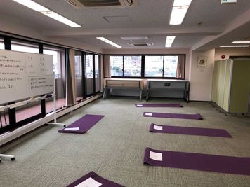 ヨガ - ココロノオフィス神楽坂セミナールームの室内の写真