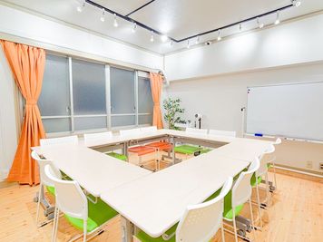 フィルスペ会議室 《新大阪フォーカス》の室内の写真