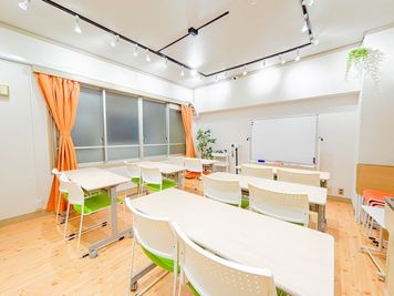 フィルスペ会議室 《新大阪フォーカス》の室内の写真