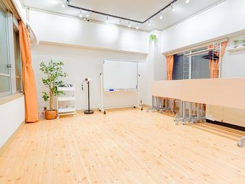 フィルスペ会議室 《新大阪フォーカス》の室内の写真