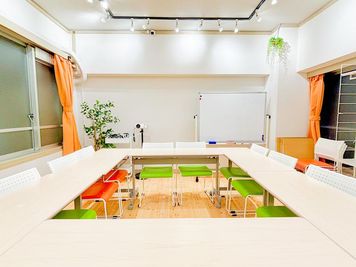 フィルスペ会議室 《新大阪フォーカス》の室内の写真