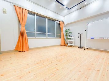 フィルスペ会議室 《新大阪フォーカス》の室内の写真