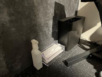 アルコールスプレー、ペーパータオル - Personal Training Gym GLANT レンタルルームの設備の写真