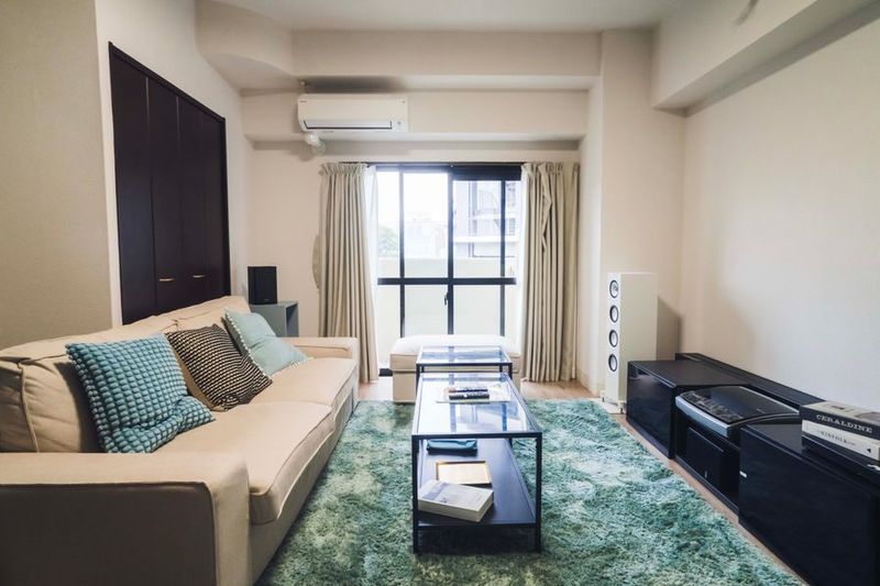 ４Kプロジェクターとスピーカーに囲まれるエンタメスペース - ホームシアター桜町Ⅱ