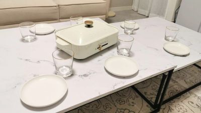 大人数でも広々使える大きい机があります！ブルーノはオプション追加で使えます✨ - サンフロリア川崎パーティースペース パーティースペースの設備の写真