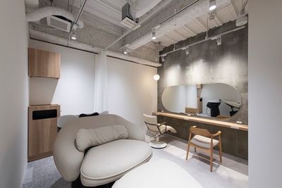 表参道ヒルズ裏/落ち着いてゆっくり過ごせる美容室内の個室スペース - hair & beauty ien.