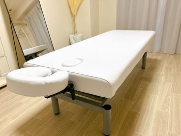 手動昇降ベッド - レンタルサロンLeap レンタルサロンLeap 《伏見》の室内の写真