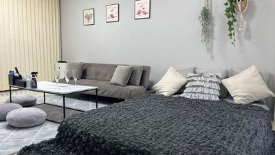 談笑も休息も。会話が弾むソファコーナー - 【Blume天満】 中崎町駅徒歩4分｜24h｜パーティー [70]の室内の写真