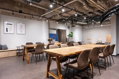 広々スペースに大きなダイニングテーブルでパーティー、交流会、イベントも🍷 - Aivicスペース元町中華街の室内の写真