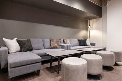 ゆったり座れるソファ席もあります💕 - Aivicスペース元町中華街の室内の写真